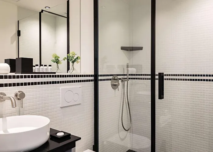 Western Premier The Blake Gare Saint Lazare Hotel