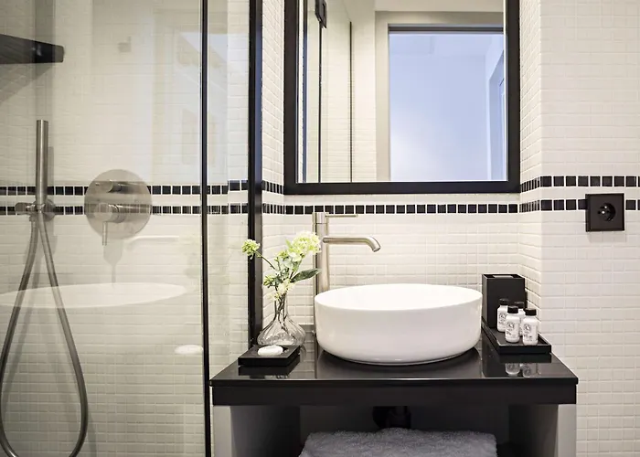 Western Premier The Blake Gare Saint Lazare